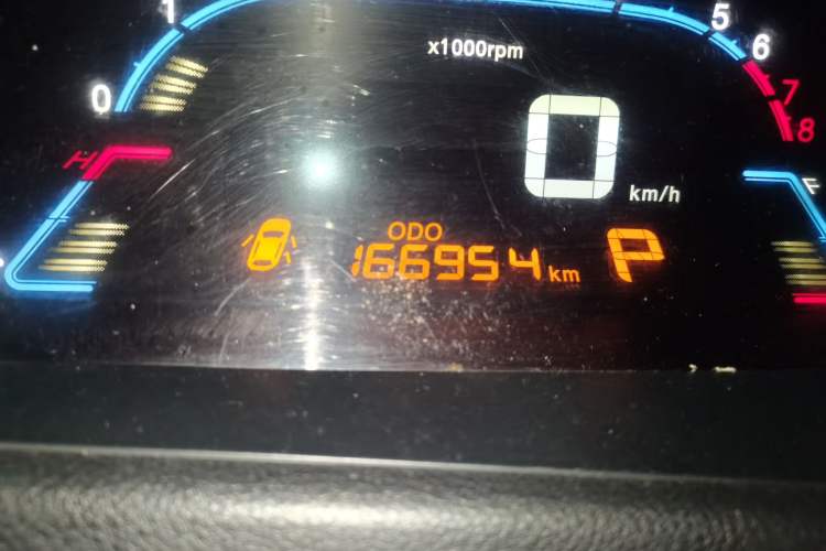Used Luxgen 5 2013 1.8T Automatic Luxury Model Odometer Close Up
