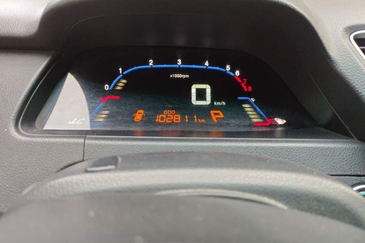 Used Luxgen 5 2013 1.8T Automatic Luxury Model Odometer Close Up