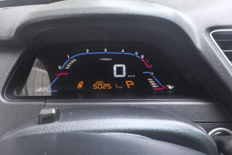 Used Luxgen 5 2013 1.8T Automatic Prestige Model Odometer Close Up