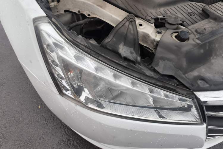 Used Luxgen 5 2013 1.8T Automatic Luxury Model Right Front Headlight