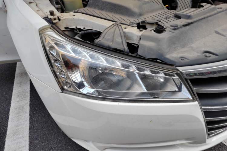 Used Luxgen 5 2013 1.8T Automatic Luxury Model Right Front Headlight