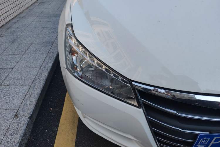 Used Luxgen 5 2013 1.8T Automatic Luxury Model Right Front Headlight