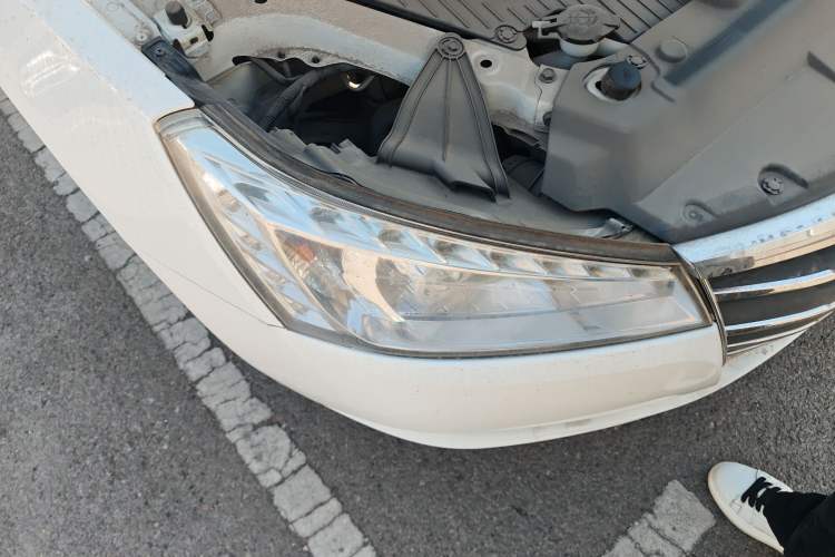 Used Luxgen 5 2013 1.8T Automatic Luxury Model Right Front Headlight