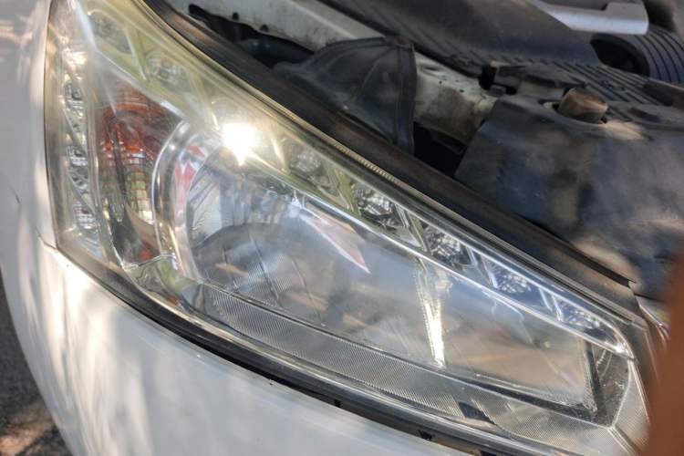 Used Luxgen 5 2013 1.8T Manual Classic Model Right Front Headlight