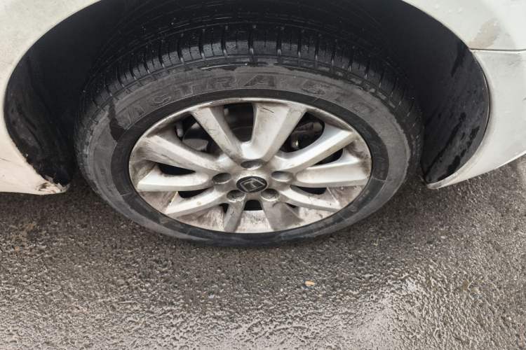 Used Luxgen 5 2013 1.8T Automatic Luxury Model Right Front Wheel Hub