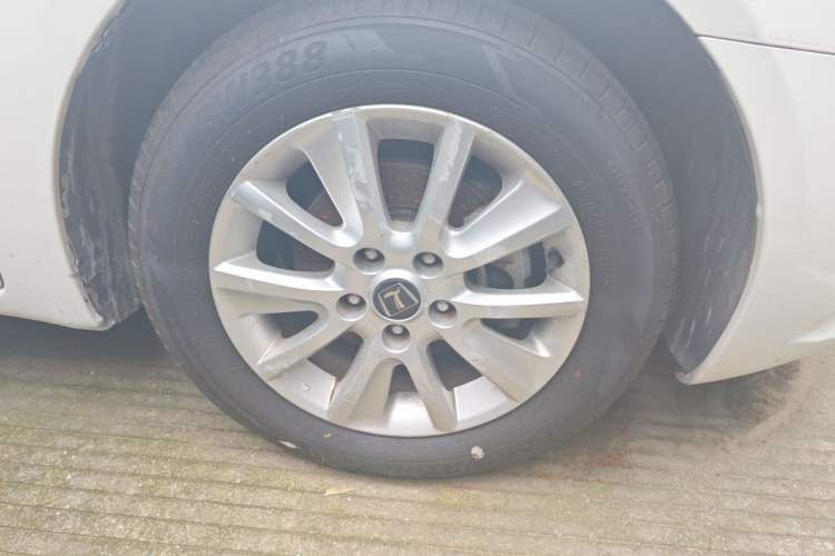 Used Luxgen 5 2013 1.8T Automatic Luxury Model Right Front Wheel Hub
