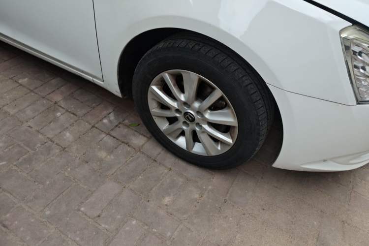 Used Luxgen 5 2013 1.8T Automatic Luxury Model Right Front Wheel Hub