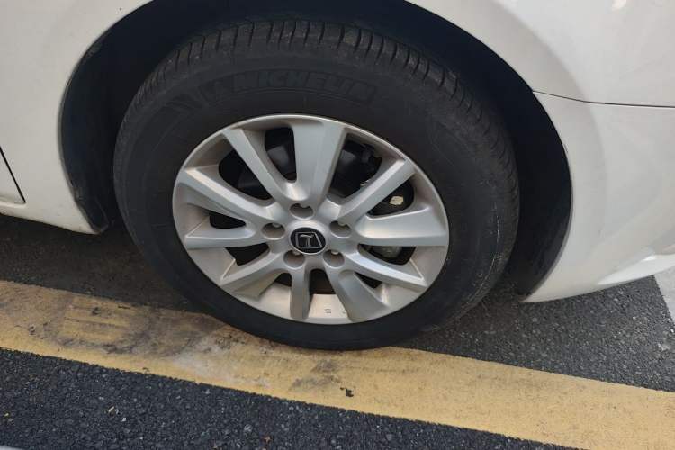 Used Luxgen 5 2013 1.8T Automatic Luxury Model Right Front Wheel Hub