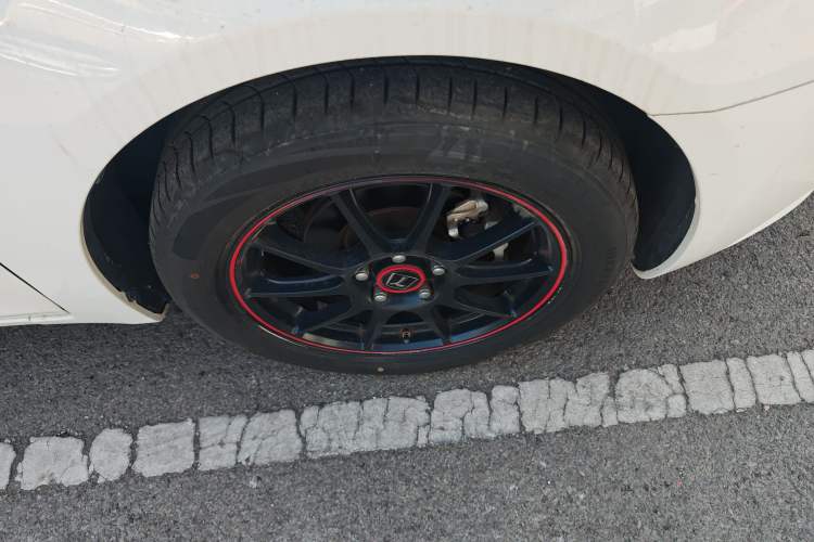 Used Luxgen 5 2013 1.8T Automatic Luxury Model Right Front Wheel Hub