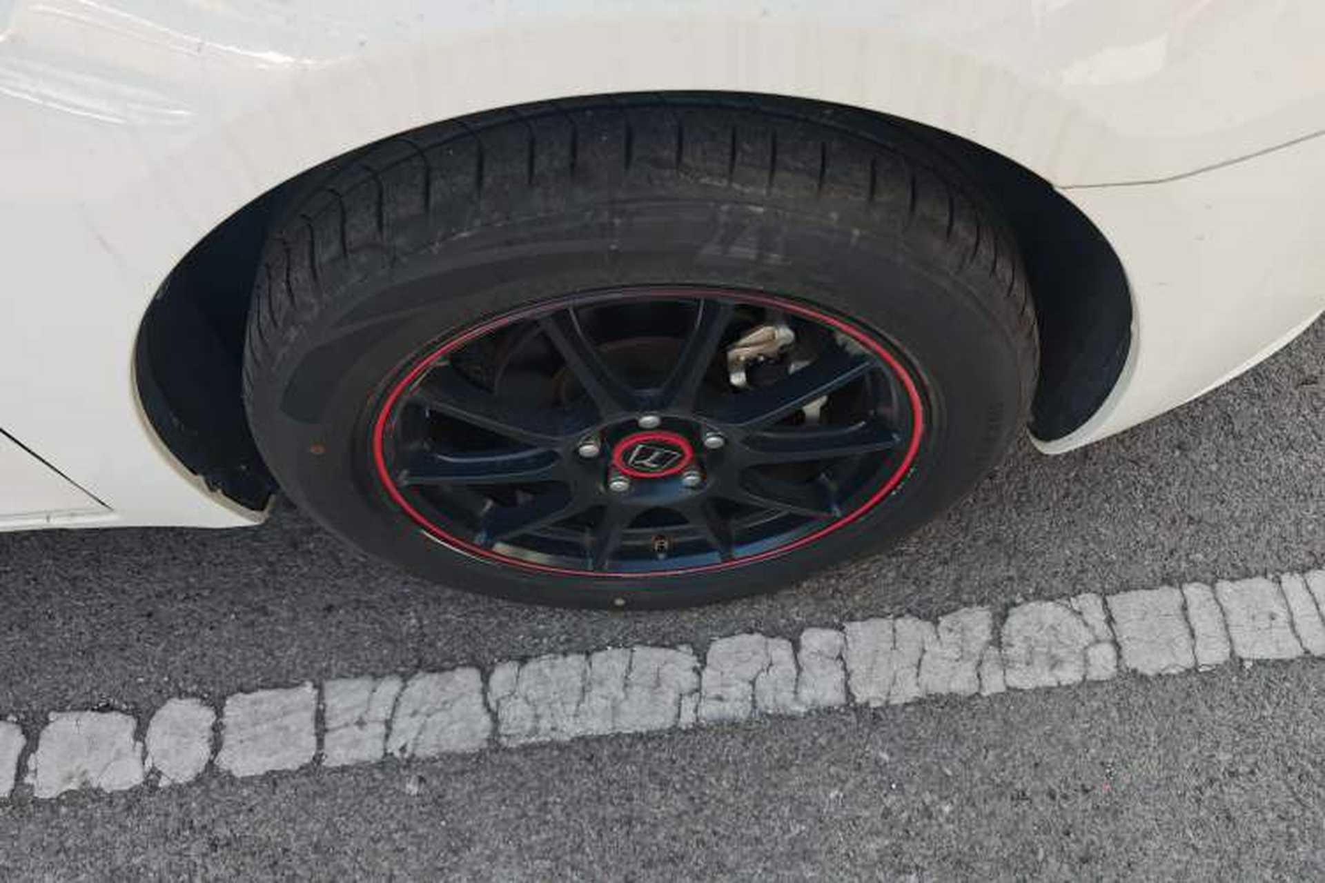 Used Luxgen 5 2013 1.8T Automatic Luxury Model Right Front Wheel Hub