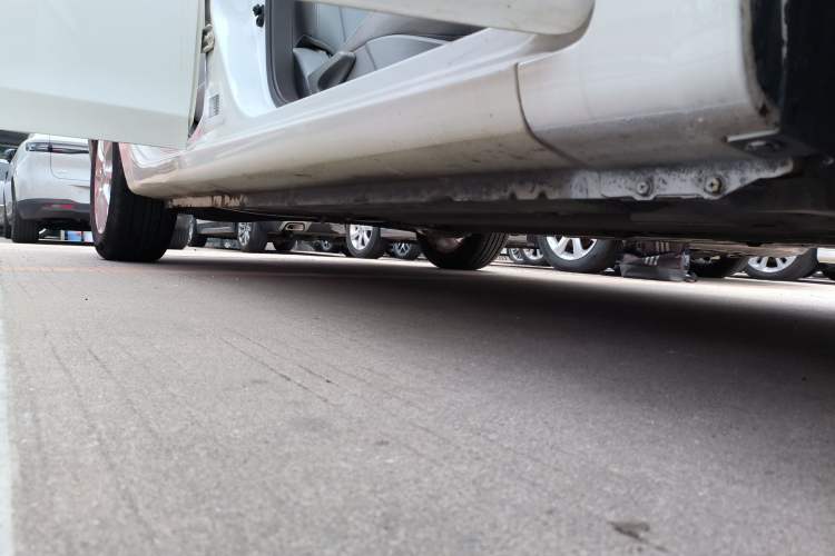Used Luxgen 5 2013 1.8T Automatic Luxury Model Right Side Sill