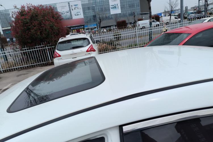 Used Luxgen 5 2013 1.8T Automatic Luxury Model Roof
