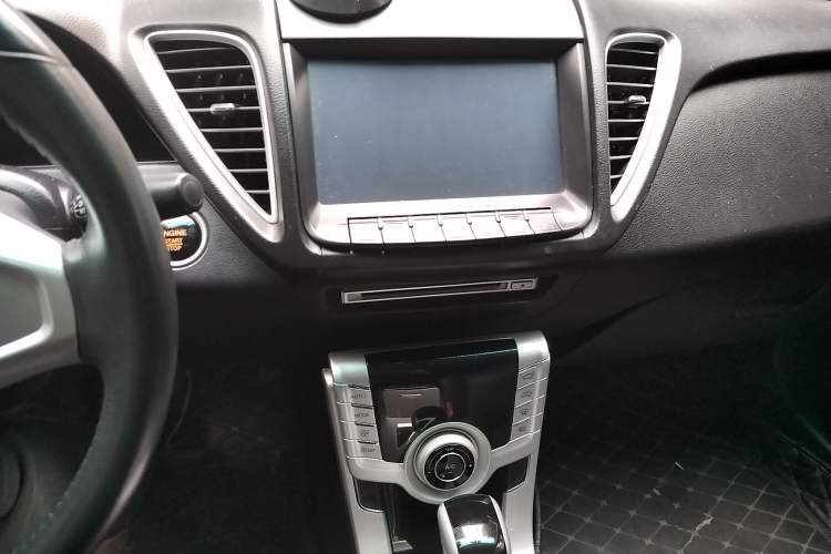Used Luxgen 5 2014 Dance Limited Edition 1.8T Automatic Luxury Version Audio And AC Panel