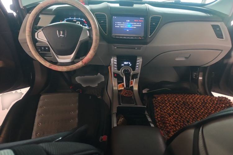 Used Luxgen 5 2014 Honor Navigation Edition 1.8T Automatic Luxury Model Center Console