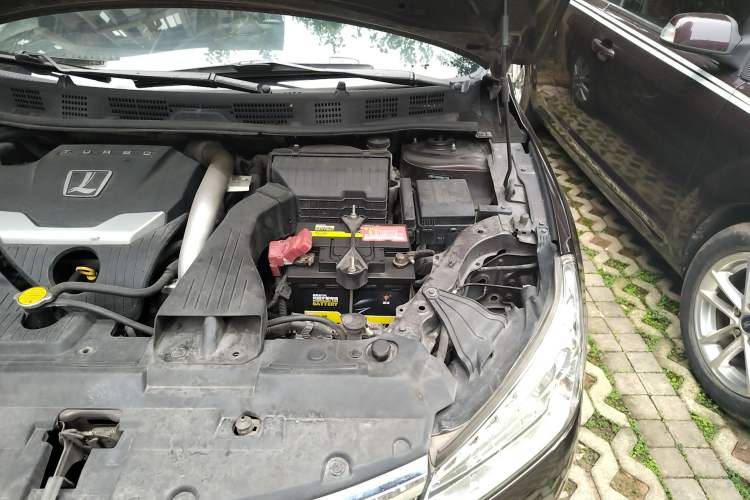 Used Luxgen 5 2014 Dance Limited Edition 1.8T Automatic Luxury Version Engine Bay Left