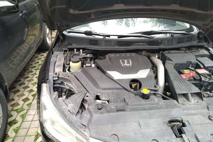 Used Luxgen 5 2014 Dance Limited Edition 1.8T Automatic Luxury Version Engine Bay Right