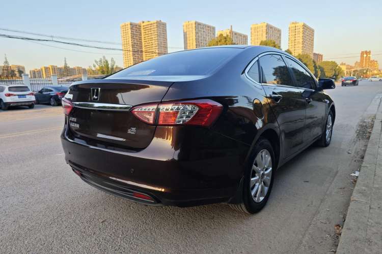 Used Luxgen 5 2014 Dance Limited Edition 1.8T Automatic Luxury Version Exterior 7