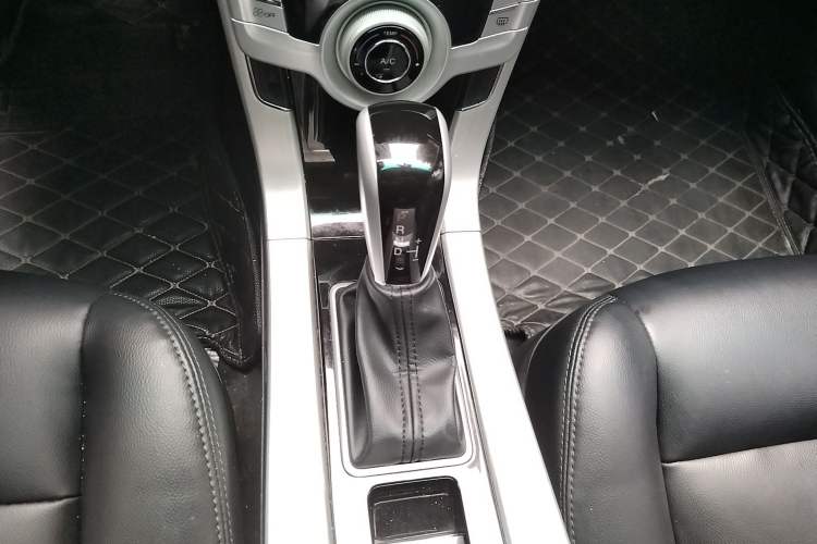 Used Luxgen 5 2014 Dance Limited Edition 1.8T Automatic Luxury Version Gear Lever