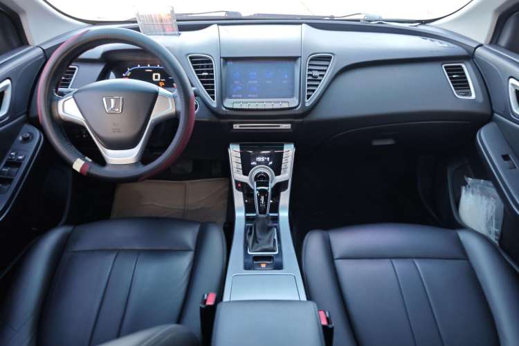 Used Luxgen 5 2014 Dance Limited Edition 1.8T Automatic Luxury Version Interior 1