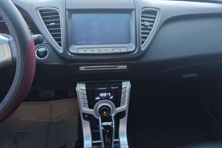 Used Luxgen 5 2014 Dance Limited Edition 1.8T Automatic Luxury Version Interior 3