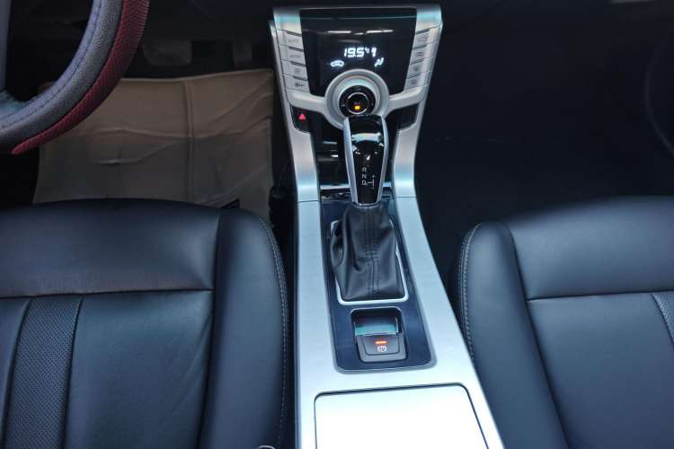 Used Luxgen 5 2014 Dance Limited Edition 1.8T Automatic Luxury Version Interior 4