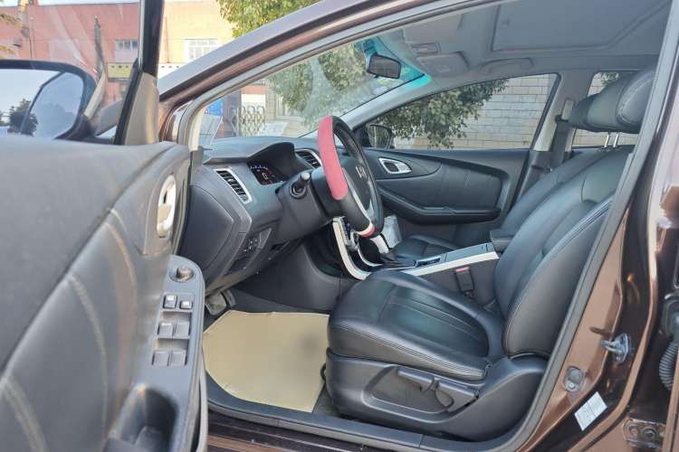 Used Luxgen 5 2014 Dance Limited Edition 1.8T Automatic Luxury Version Interior 6
