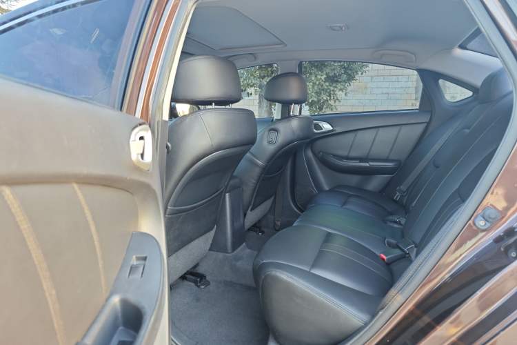 Used Luxgen 5 2014 Dance Limited Edition 1.8T Automatic Luxury Version Interior 7