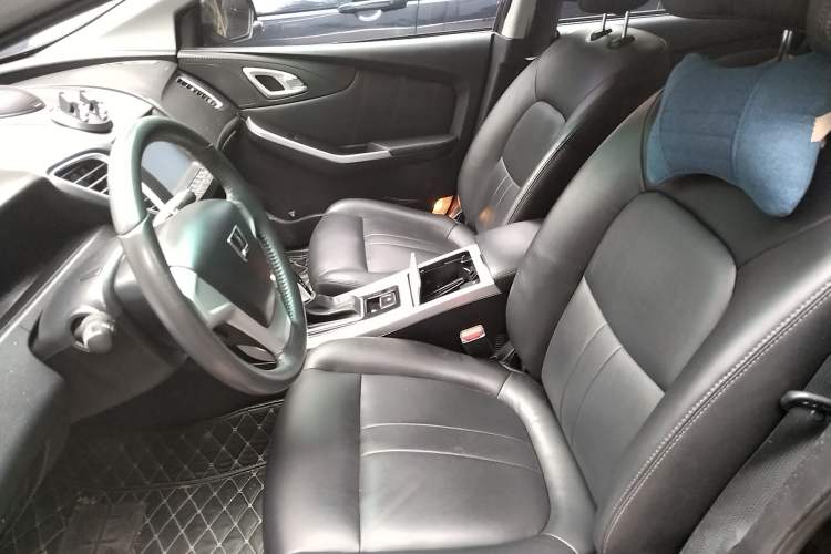 Used Luxgen 5 2014 Dance Limited Edition 1.8T Automatic Luxury Version Left Front Seat