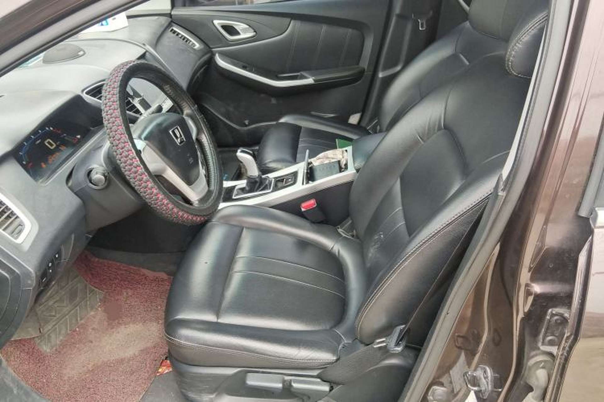 Used Luxgen 5 2014 Honor Navigation Edition 1.8T Automatic Luxury Model Left Front Seat