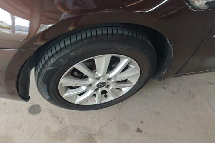 Used Luxgen 5 2014 Honor Navigation Edition 1.8T Automatic Luxury Model Left Front Wheel Hub
