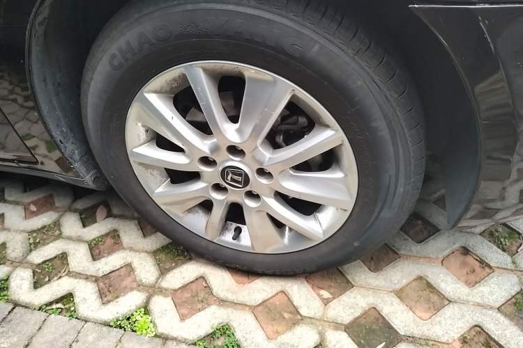 Used Luxgen 5 2014 Dance Limited Edition 1.8T Automatic Luxury Version Right Front Wheel Hub