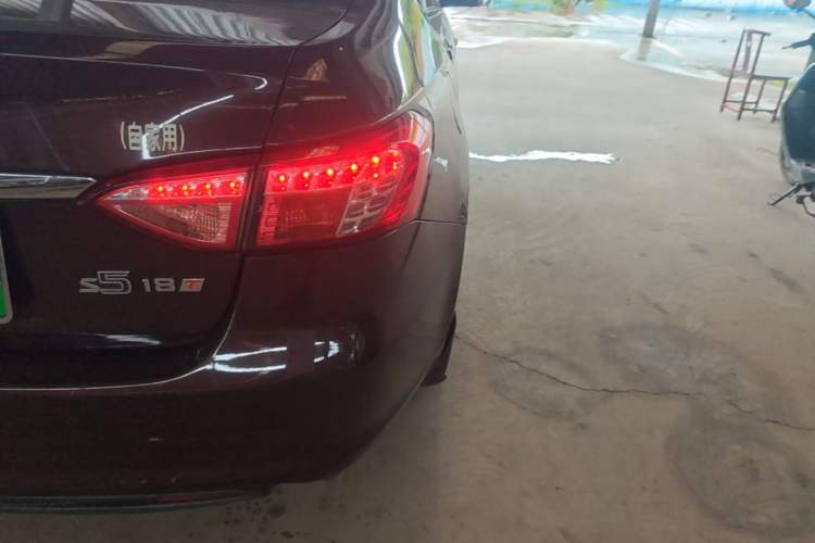 Used Luxgen 5 2014 Honor Navigation Edition 1.8T Automatic Luxury Model Right Rear Taillight