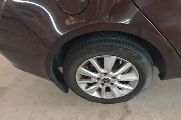 Used Luxgen 5 2014 Honor Navigation Edition 1.8T Automatic Luxury Model Right Rear Wheel Hub