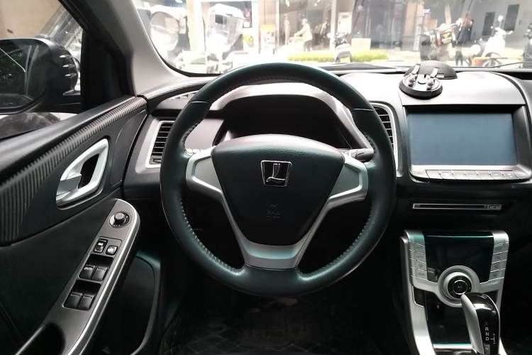 Used Luxgen 5 2014 Dance Limited Edition 1.8T Automatic Luxury Version Steering Wheel