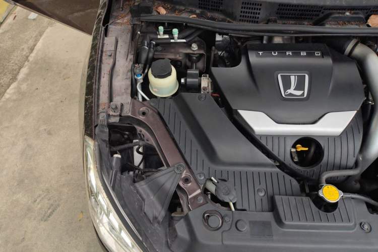 Used Luxgen 5 2014 Dance Limited Edition 1.8T Automatic Luxury Version Engine Bay Right