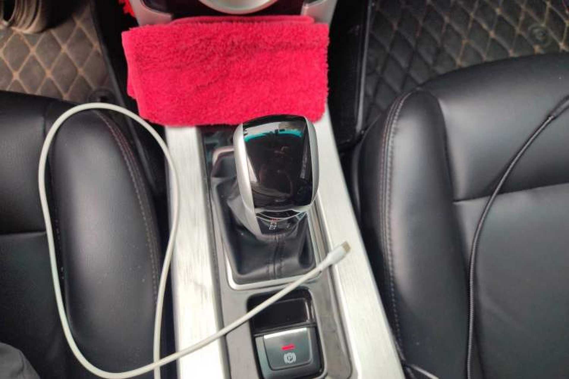 Used Luxgen 5 2014 Dance Limited Edition 1.8T Automatic Luxury Version Gear Lever