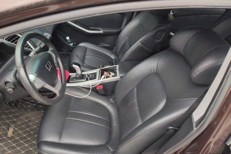 Used Luxgen 5 2014 Dance Limited Edition 1.8T Automatic Luxury Version Left Front Seat