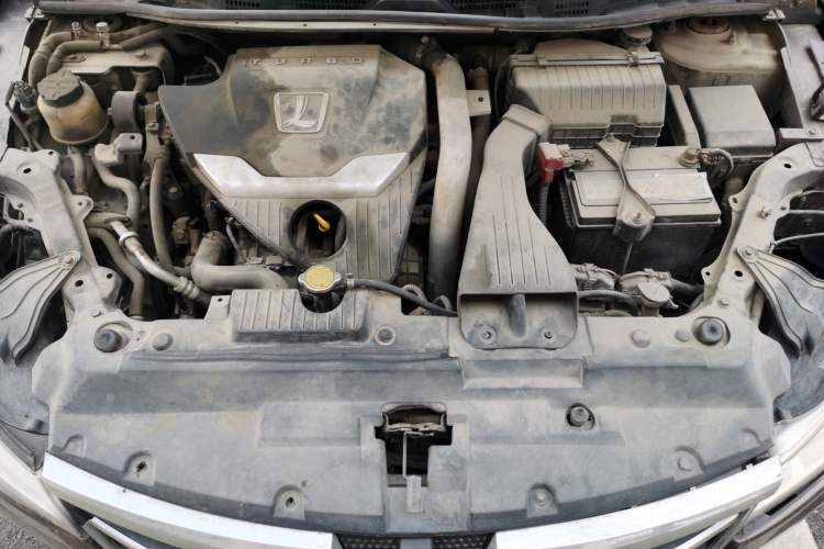 Used Luxgen 5 2014 Honor Navigation Edition 1.8T Automatic Luxury Model Engine Bay