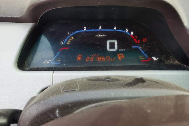 Used Luxgen 5 2014 Honor Navigation Edition 1.8T Automatic Luxury Model Odometer Close Up