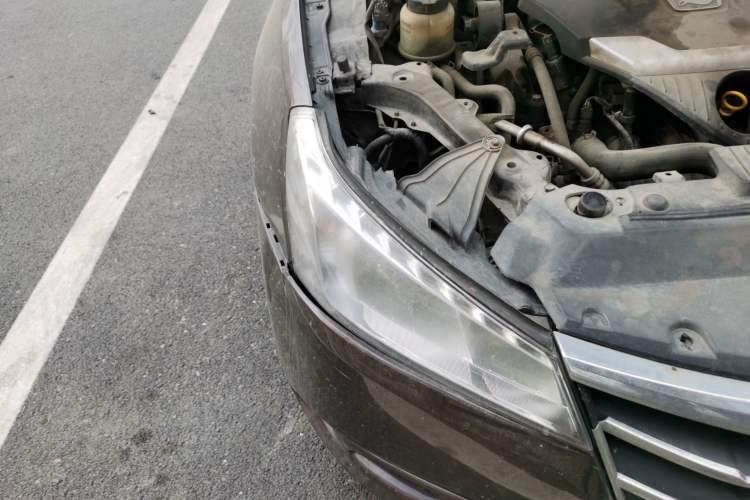 Used Luxgen 5 2014 Honor Navigation Edition 1.8T Automatic Luxury Model Right Front Headlight
