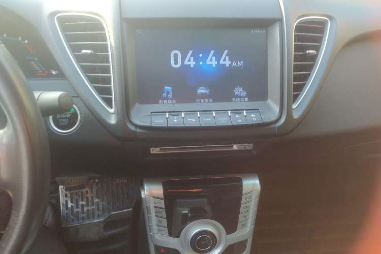 Used Luxgen 5 2014 Dance Limited Edition 1.8T Automatic Luxury Version Audio And AC Panel