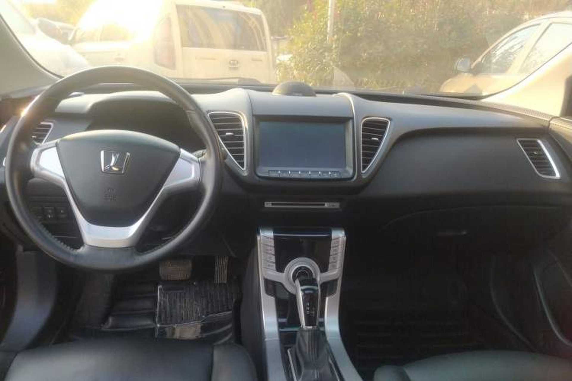 Used Luxgen 5 2014 Dance Limited Edition 1.8T Automatic Luxury Version Center Console