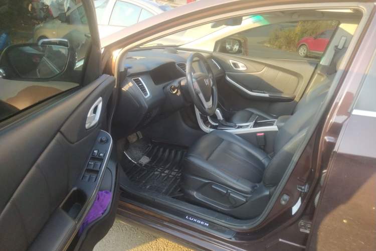 Used Luxgen 5 2014 Dance Limited Edition 1.8T Automatic Luxury Version Driver Seat