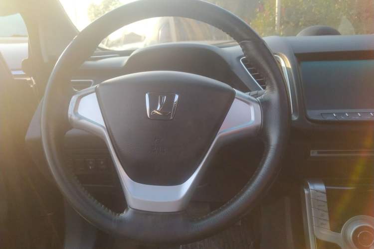 Used Luxgen 5 2014 Dance Limited Edition 1.8T Automatic Luxury Version Steering Wheel
