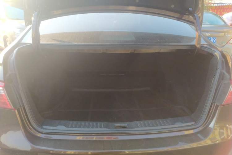 Used Luxgen 5 2014 Dance Limited Edition 1.8T Automatic Luxury Version Trunk