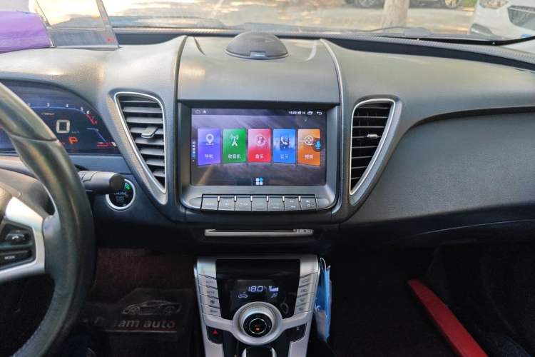 Used Luxgen 5 2014 Dance Limited Edition 1.8T Automatic Prestige Model Audio And AC Panel
