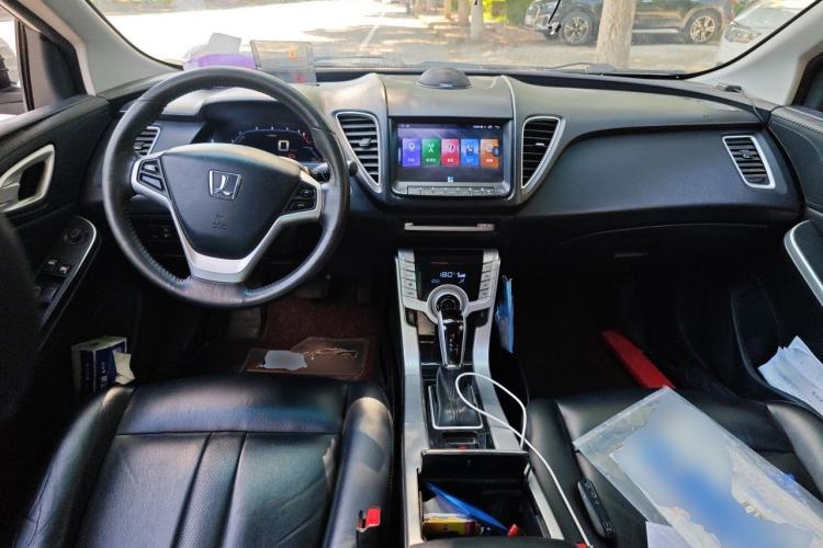 Used Luxgen 5 2014 Dance Limited Edition 1.8T Automatic Prestige Model Center Console