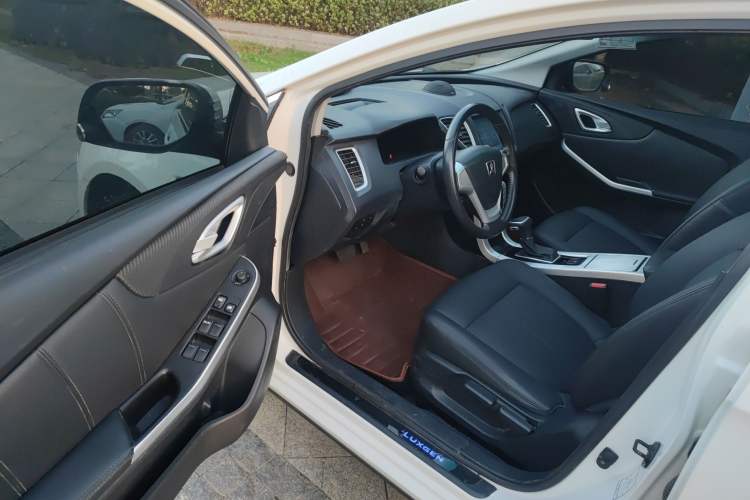 Used Luxgen 5 2014 Dance Limited Edition 1.8T Automatic Luxury Version Driver Seat