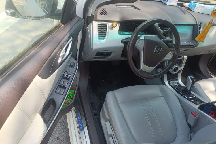 Used Luxgen 5 2014 Honor Navigation Edition 1.8T Automatic Luxury Model Driver Seat