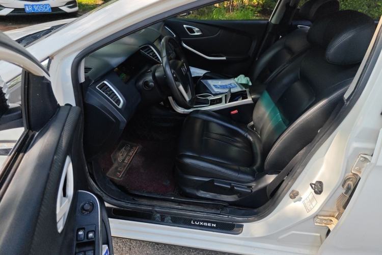 Used Luxgen 5 2014 Dance Limited Edition 1.8T Automatic Prestige Model Driver Seat